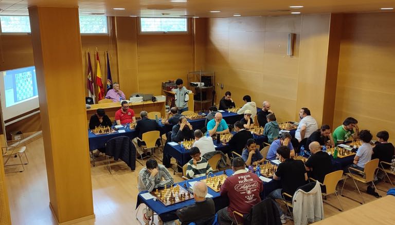 Sala de juego del II Open Gambito de Guada en el Centro Joven de Guadalajara